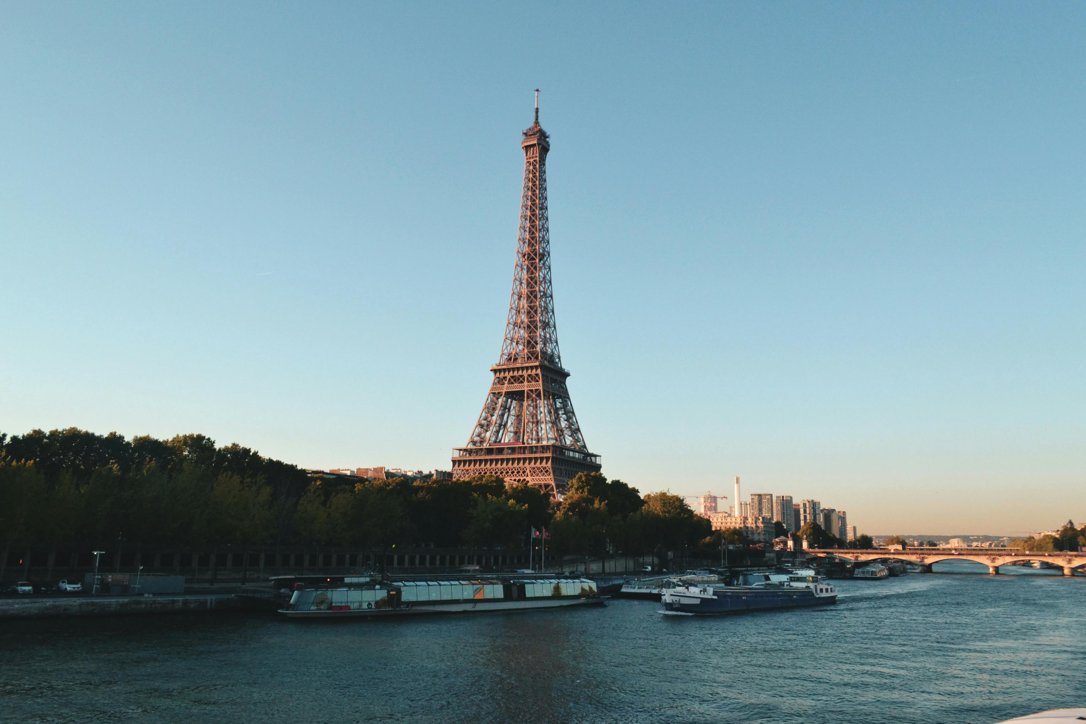 La Seine et la Tour Eiffel QR code Paris 2024